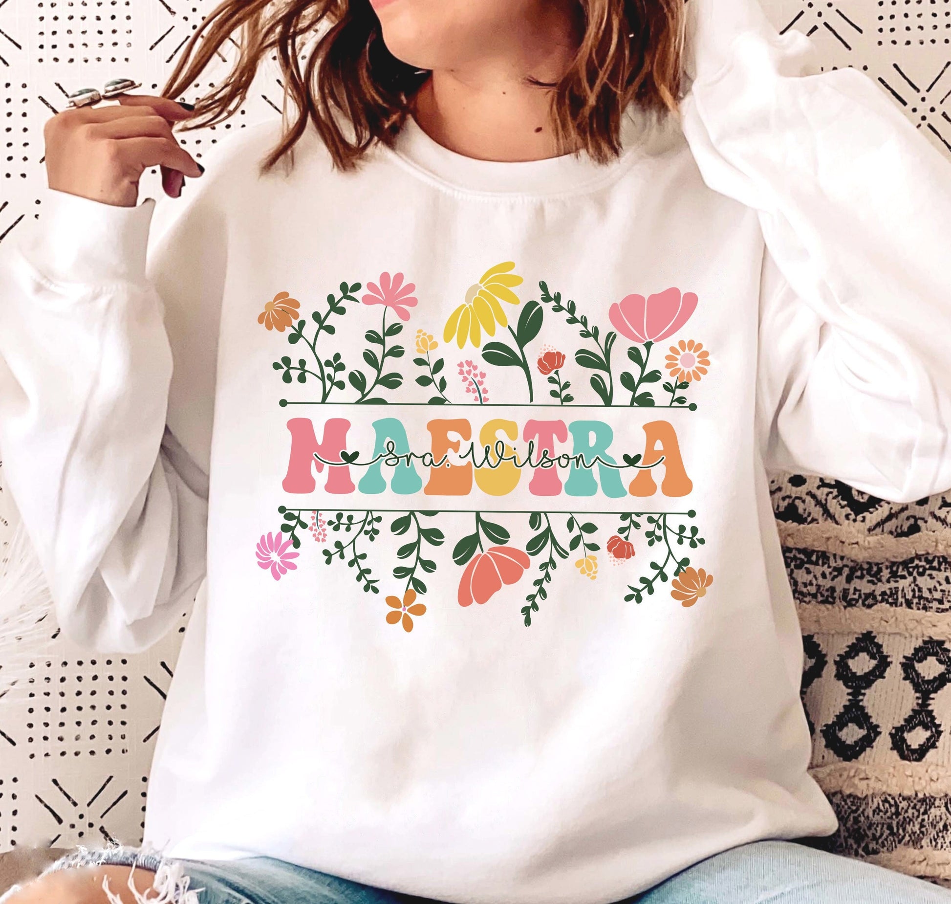 Teacher Shirt, Bilingual Teacher Shirt, Personalized Maestra Shirt, Maestra Bilingual, Flower Maestra Shirt, Spanish Teacher, Bilingual Gift