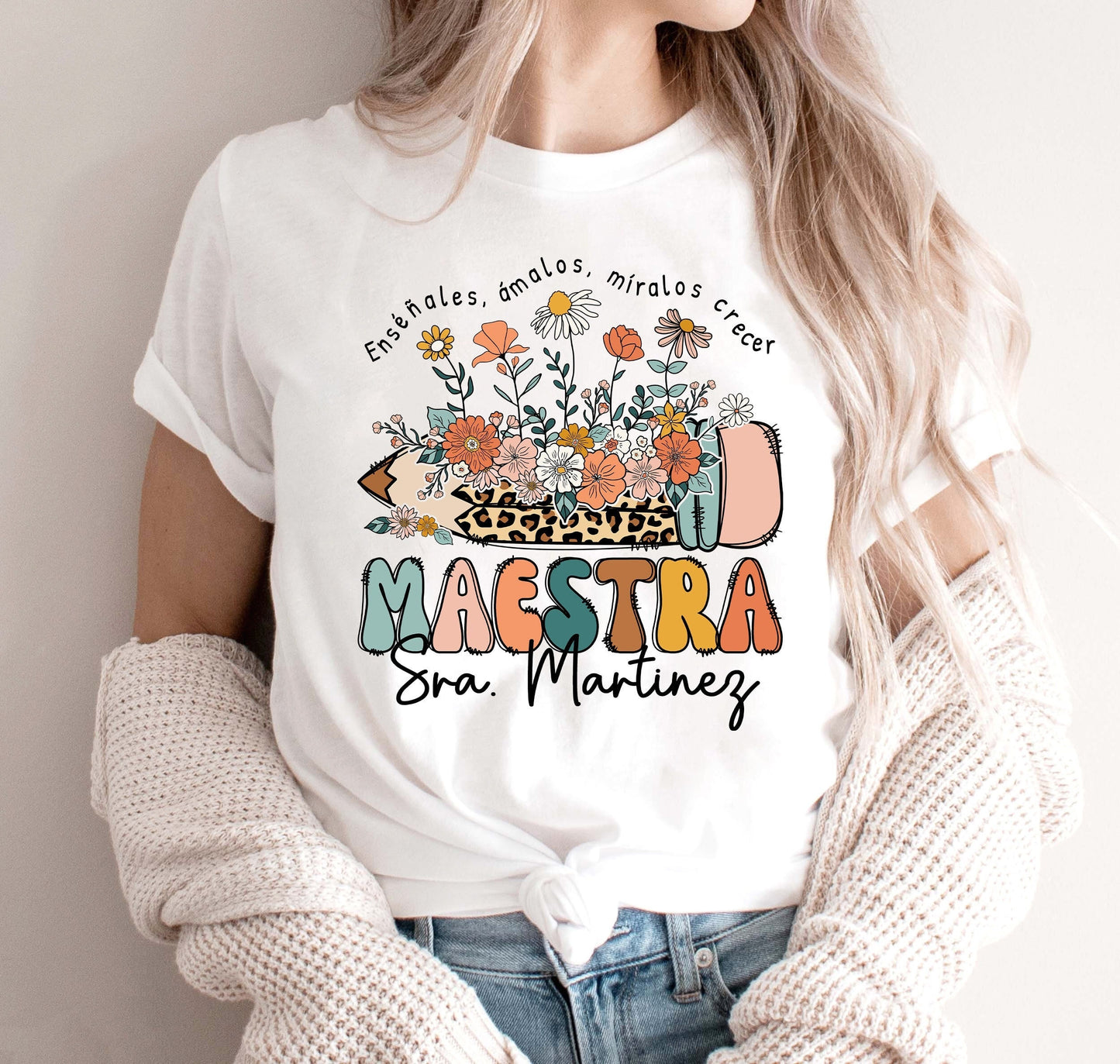 Teacher Shirt, Bilingual Teacher Shirt, Personalized Maestra Shirt, Maestra Bilingual, Flower Maestra Shirt, Spanish Teacher, Bilingual Gift